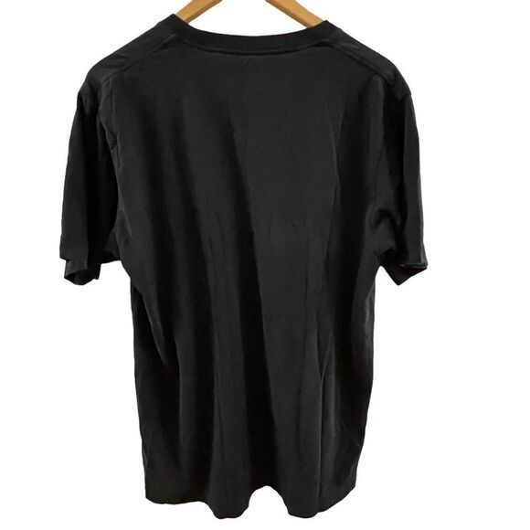 Uniqlo ~ Black Tee ~ “❤️ is in the air” ~ Size Large - Picture 4 of 4